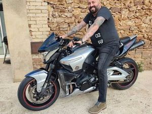 SUZUKI GSX B-KING ■AUCUNE PIÈCES D'ORIGINE À PART LES RÉTROVISEURS ET POIGNÉES ADAPTABLE DE FREIN AVANT ET D'EMBRAYAGE.■TOUTES LES FACTURES SERONT DISPONIBLES L