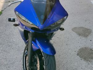 YAMAHA R6