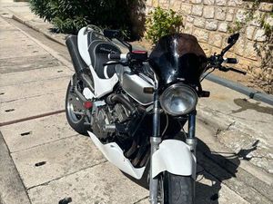 HONDA HORNET 600 – 2000 – 25 000 KM – TRÈS BON ÉTAT