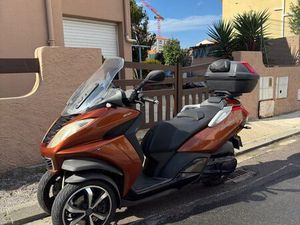 PEUGEOT METROPOLIS 400 - 2017 - TRÈS BON ÉTAT - TOP CASE + ENTRETIENS À JOUR