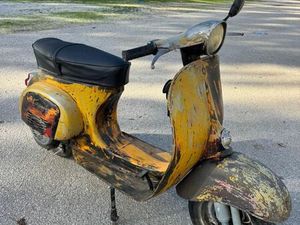 PIAGGIO VESPA 50S TORRES VEDRAS (SÃO PEDRO, SANTIAGO, SANTA MARIA DO CASTELO E SÃO MIGUEL) E MATACÃES