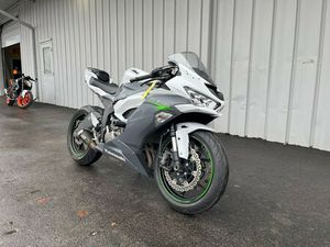 2021 KAWASAKI NINJA® ZX™-6R BASE