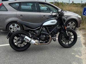 DUCATI SCRAMBLER ICON DARK