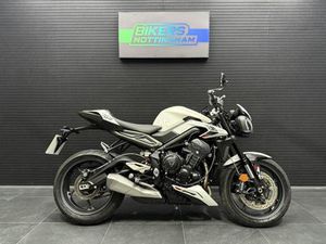 TRIUMPH STREET TRIPLE R 2023 *2822 MILES FTSH*