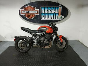 2023 TRIUMPH TRIDENT 660 - MATT BAJA ORANGE / MATT STORM GREY
