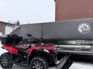 520L 2-PAIKKANEN LUMILEVYLLÄ YMS!