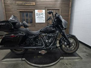 2022 HARLEY-DAVIDSON® STREET GLIDE® ST BLACK