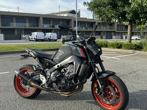 YAMAHA MT 09 AKAPROVIC VILELA