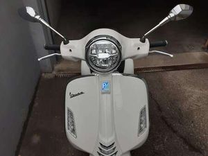 VESPA GTS SUPER 300