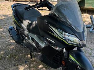 2 ROLLER KAWASAKI J300 UND KYMCO 300