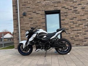 SUZUKI GSX-S750