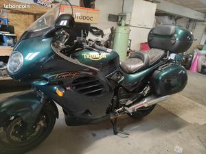 VEND OU ÉCHANGETRIUMPH 900 TROPHY 1998