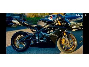 TRIUMPH DAYTONA 675