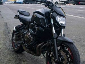 MOTO YAMAHA MT07