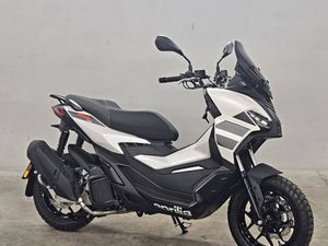 APRILIA SR GT 125 OPALESCENT LIGHT