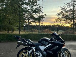 ② HONDA VFR800 AVEC ABS !