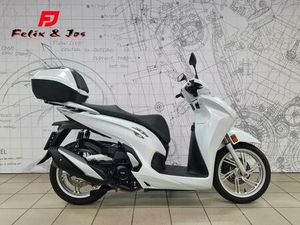 ② HONDA SH 350 (ANNÉE DE CONSTRUCTION 2022)