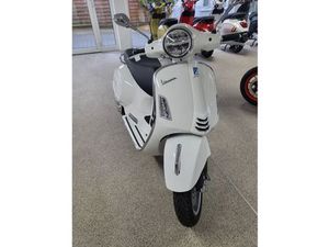 VESPA GTS 125 SUPER E5+ BIANCO MIT KLEINE BEULE