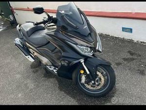 KYMCO AK 550