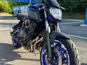 YAMAHA MT-07 AKRAPOVIC - EXCELLENT ÉTAT