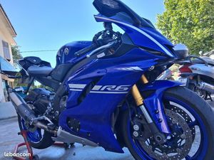 YAMAHA R6