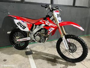 HONDA CRF 250 R 2 ESCAPES