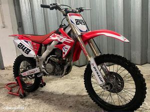HONDA CRF 250 R 2 ESCAPES