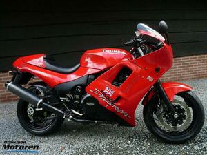 ② TRIUMPH DAYTONA 900
