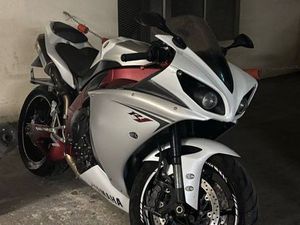 R1 CROSSPLANE AKRAPOVIC