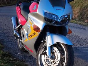 VFR 800 50ÈME ANNIVERSAIRE