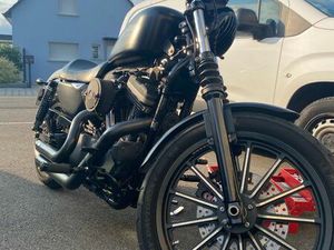 HARLEY DAVIDSON IRON 883