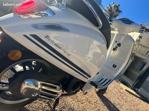 VESPA PRIMAVERA YACHT CLUB 125