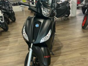SCOOTER PIAGGIO MEDLEY 125 S ABS/ASR 2025 + SAUTE VENT FUMÉE