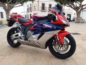HONDA - CBR 1000RR FIRE BLADE.
