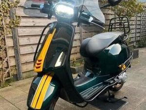 VESPA SPRINT RACING SIXTIES FULL OPTION ALLES LED YSS VERING — SCOOTERS | VESPA — MARKTPLAATS