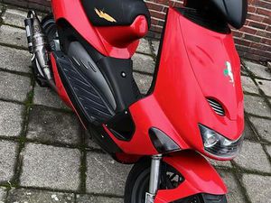 ② APRILIA SR50, MINARELLI LUCHTGEKOELD