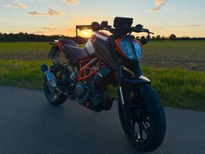 KTM DUKE 390 MOTORRAD A2 NAKED BIKE *SCHECKHEFTGEPFLEGT*