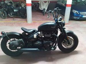 TRIUMPH - BONNEVILLE BOBBER BLACK