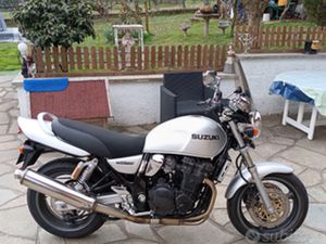 SUZUKI GSX 750