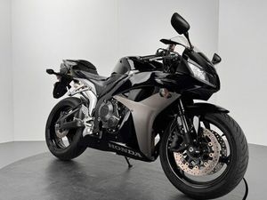 HONDA CBR 600 RR *TOP-ZUSTAND *SERVICE NEU