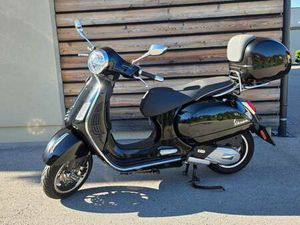 GTS 125 SUPER INKL. AKRAPOVIC, KEYLESS U. TOPCASE