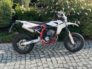 SUPERMOTO SWM SM 125R