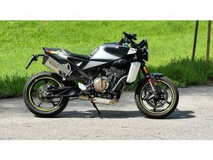 HUSQVARNA SVARTPILEN 801 UND 801 L AKRAPOVIC