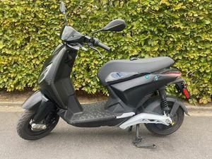 ② PIAGGIO 1 PLUS PMP FOREVER BLACK KLASSE B