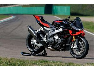 APRILIA TUONO V4 1100 FACTORY 2025 MODEL, SAVING £4951 ON RRP