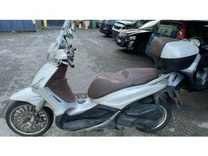 VENDO PIAGGIO BEVERLY 300 I.E. ABS-ASR (2016 - 20) USATA A MILANO (CODICE 9886066) - MOTO.IT