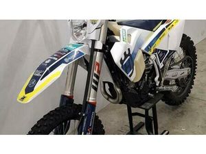 VENDO HUSQVARNA FE 250 (2024) USATA A CASNIGO (CODICE 9885989) - MOTO.IT