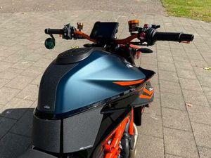 ② KTM SUPERDUKE 1290R SEULEMENT 2215 KM! GARANTIE JUSQUA 2028!