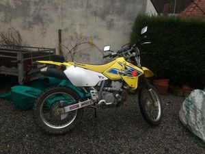 ② MOTO SUZUKI DRZ 400