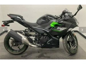 2023 KAWASAKI NINJA® 400 ABS MATRIX CAMO GRAY/METALLIC MATTE CARBON GRAY